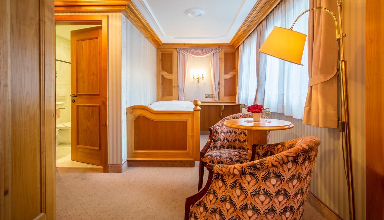 Hotel Olympia 사스-알마겔 외부 사진
