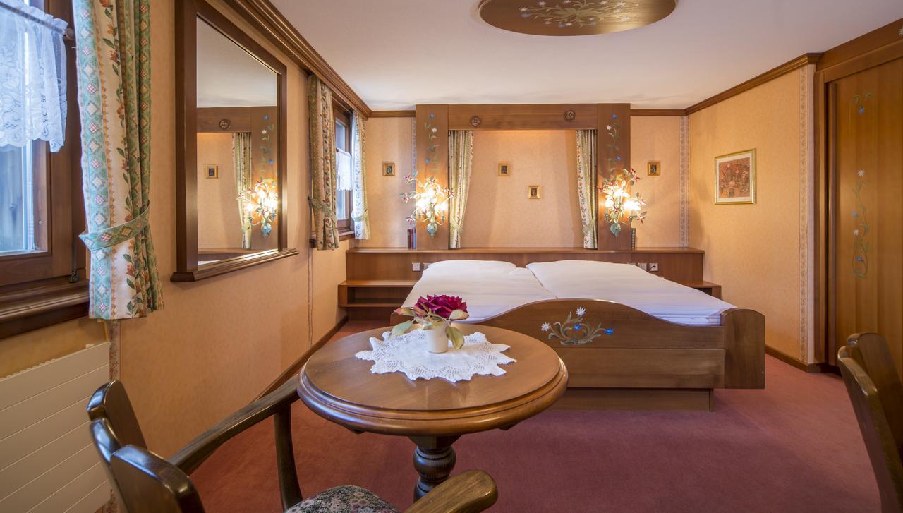 Hotel Olympia 사스-알마겔 외부 사진