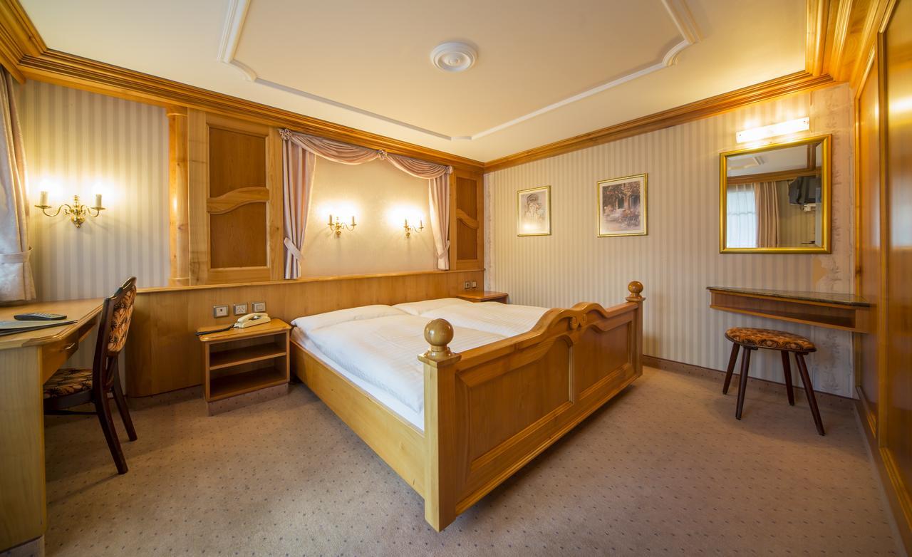 Hotel Olympia 사스-알마겔 외부 사진